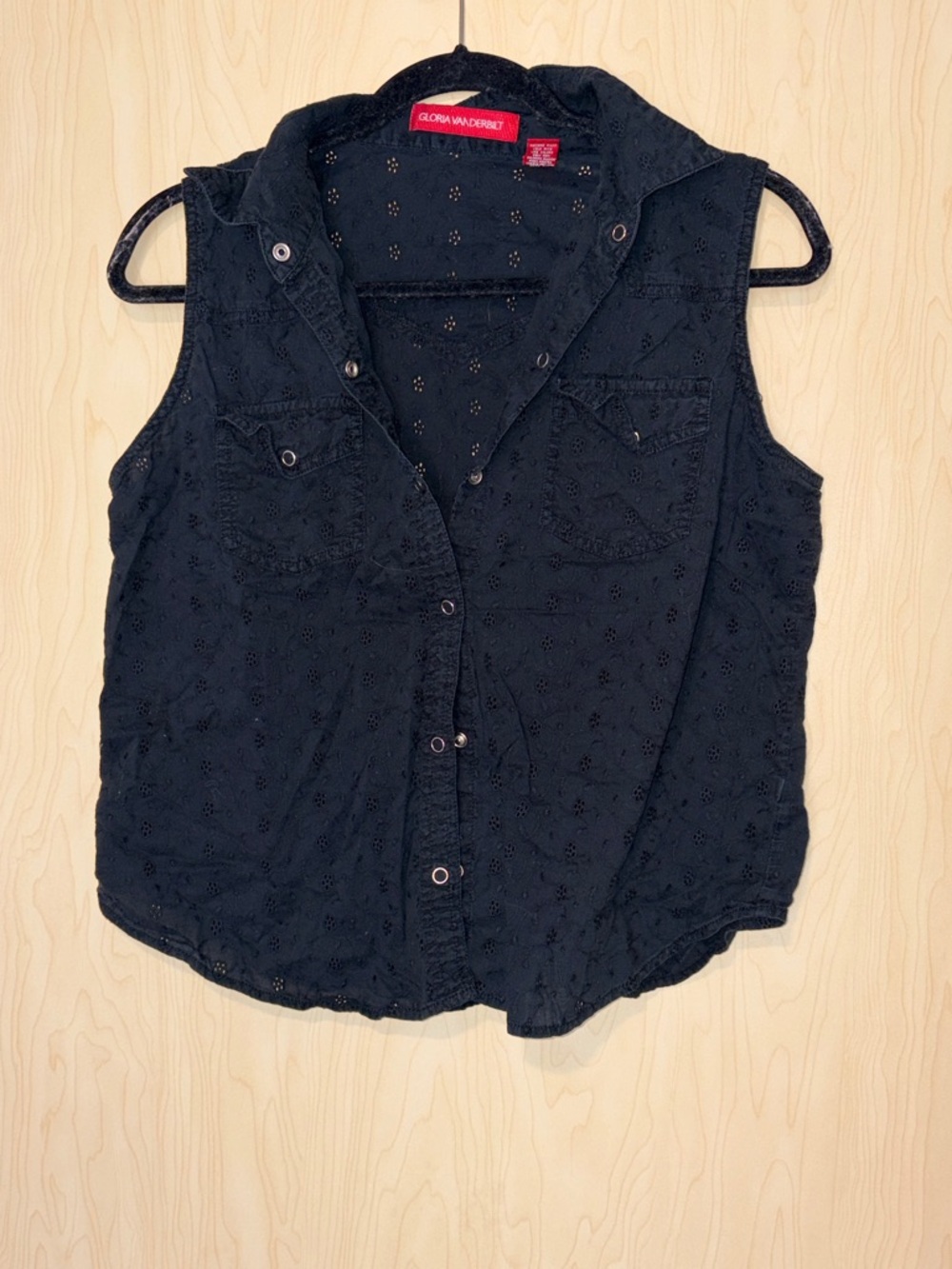 Gloria Vanderbilt Black Eyelet Sleeveless Button-Down Shirt
